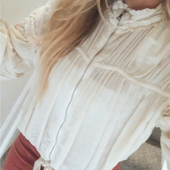 Alexis
Ivory Posey Top
Size M - Picture 6 of 15